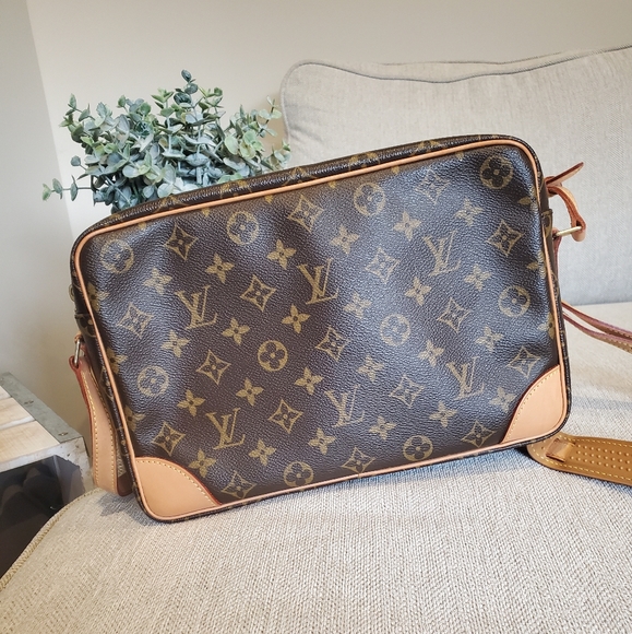 Authentic Louis Vuitton purse - Picture 3 of 15
